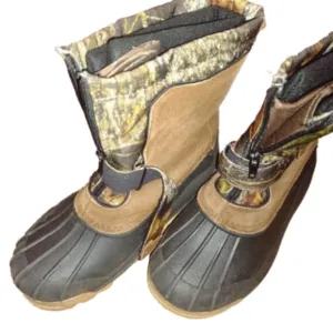 𝅺ozark camouflage boots, excellent condition.